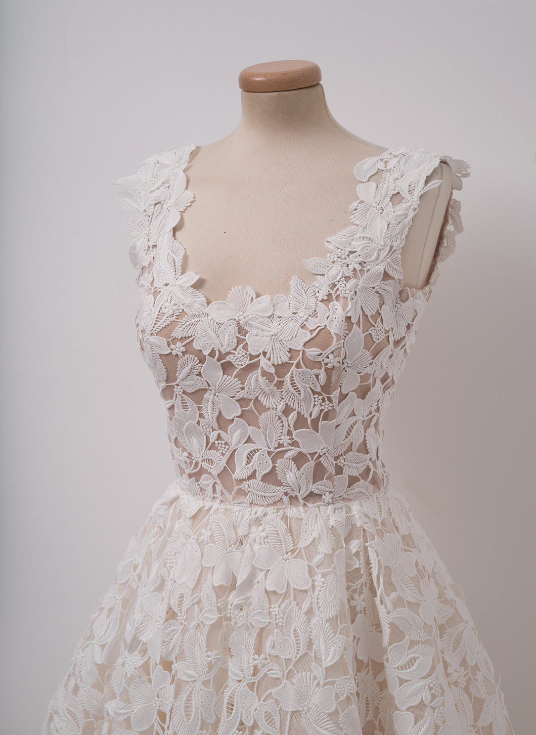 Lace Homecoming Dresses A-line Scoop Ivory Short Prom Dress Fashion Party Dress Homecoming Dress BabaMila