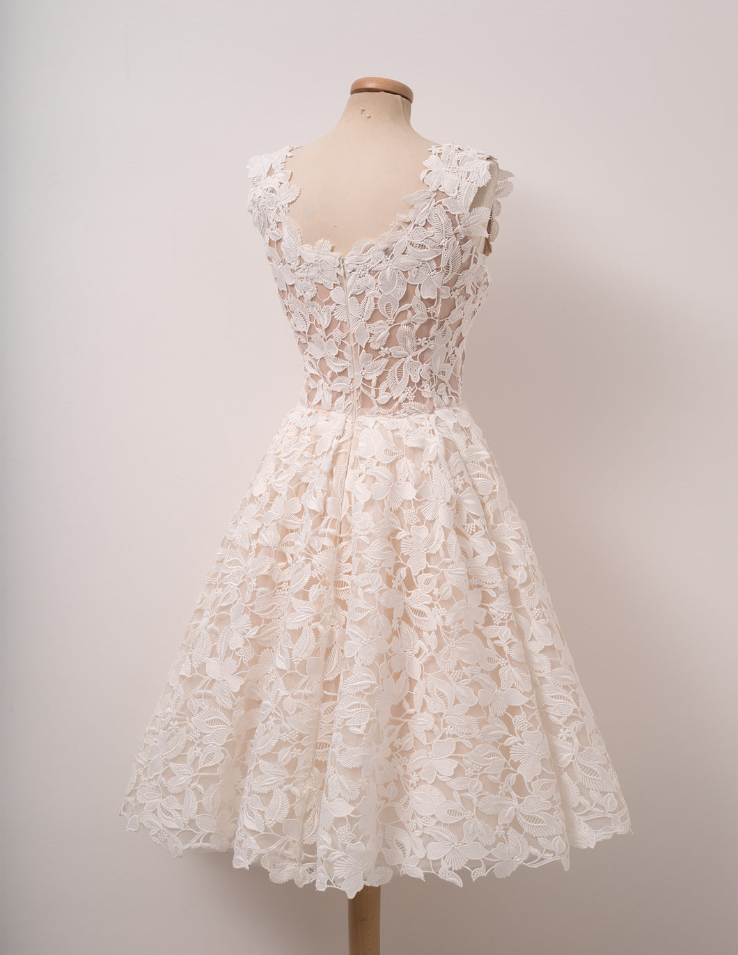 Lace Homecoming Dresses A-line Scoop Ivory Short Prom Dress Fashion Party Dress Homecoming Dress BabaMila