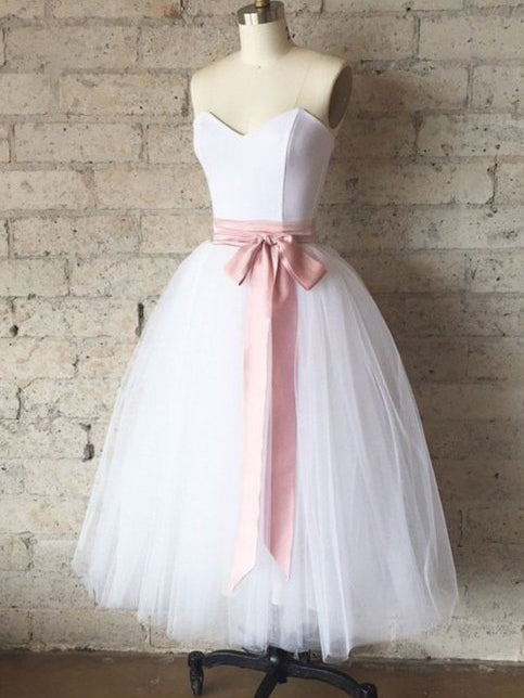 Chic Homecoming Dresses Sweetheart Knee-length Short Prom Dress Simple Party Dress Homecoming Dress BabaMila