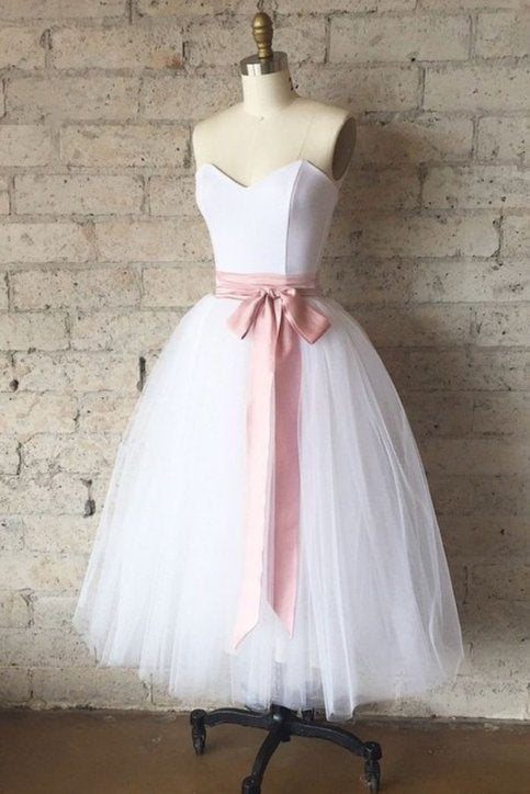 Chic Homecoming Dresses Sweetheart Knee-length Short Prom Dress Simple Party Dress Homecoming Dress BabaMila