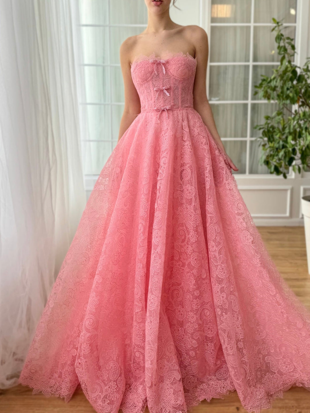 A-Line/Princess Sweetheart Tulle/Lace Strapless Floor-Length Prom Dress with Bows BabaMila