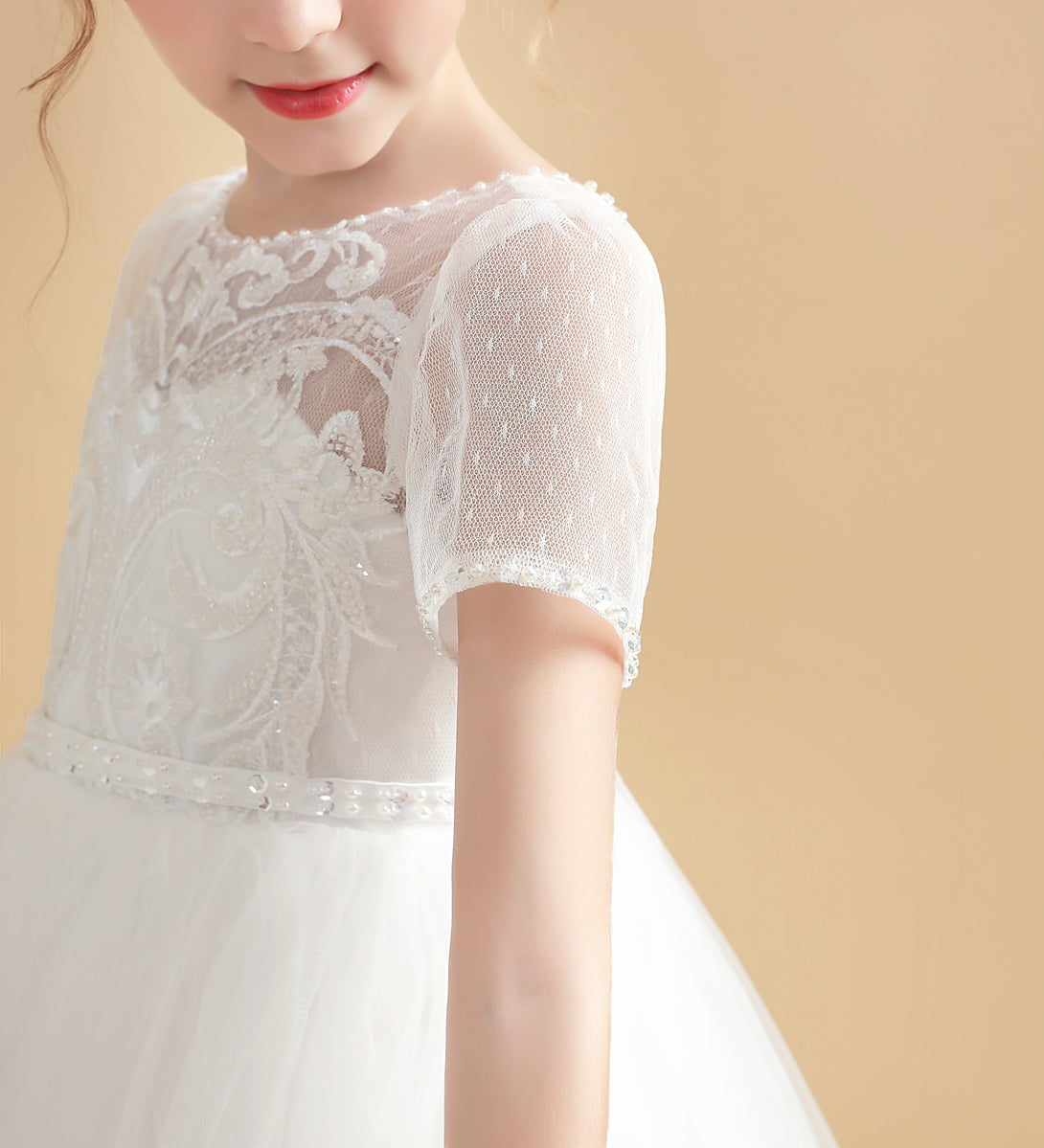 Ball Gown Short Sleeve Scoop Neck Floor-Length Tulle/Lace Flower Girl Dresses/First Communion Dress With Appliques/Beads Gidiondress