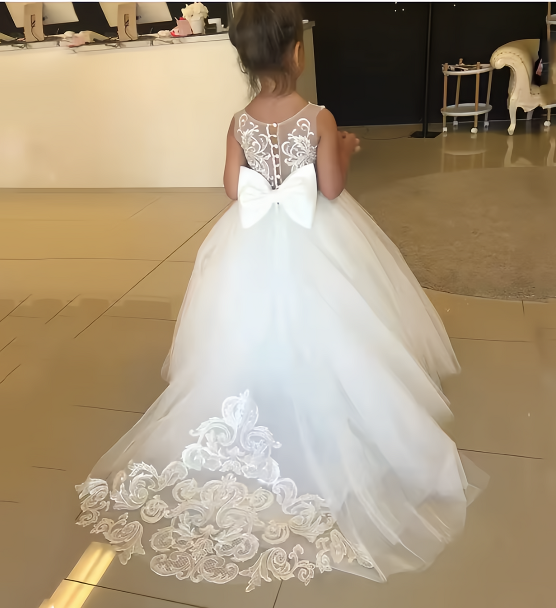 Flower Girls Dresses Sleeveless For Weddings Lace Appliques Ball Gown Birthday Girl Communion Pageant Gowns Light Champagne With Bow Girls Gidiondress