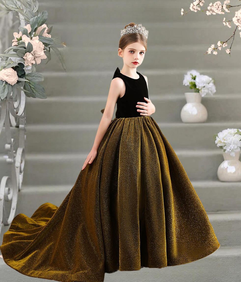 Scoop Neck Sleeveless Court Train Satin/sequin Ball Gown/Princess With Bow Girls Gidiondress