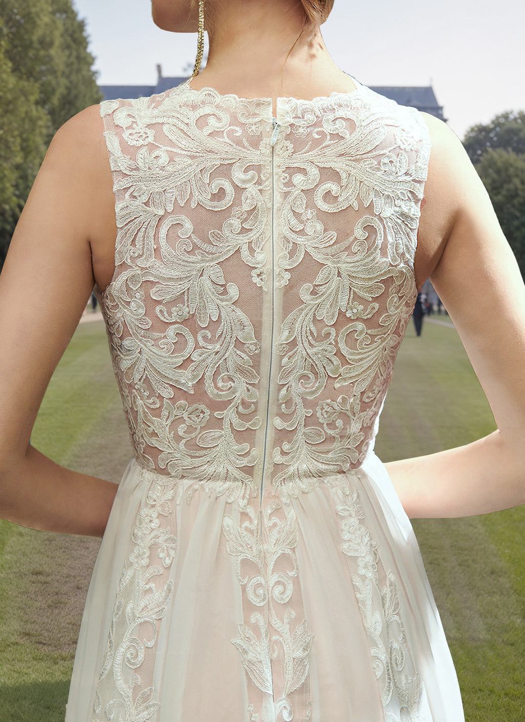 A-Line/Princess Scoop Neck Sleeveless Floor-length Tulle Wedding Dress with Appliques & Lace BabaMila