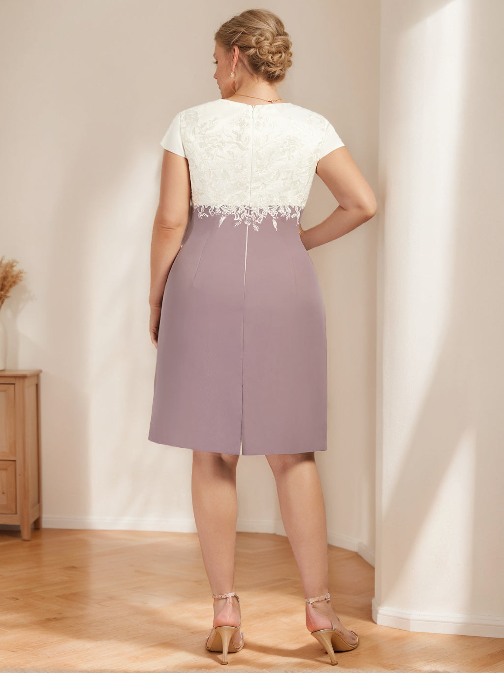 A-Line/Princess V-Neck Short Sleeves Knee-Length Plus Size Mother Of The Bride Dresses With Lace Appliques BabaMila