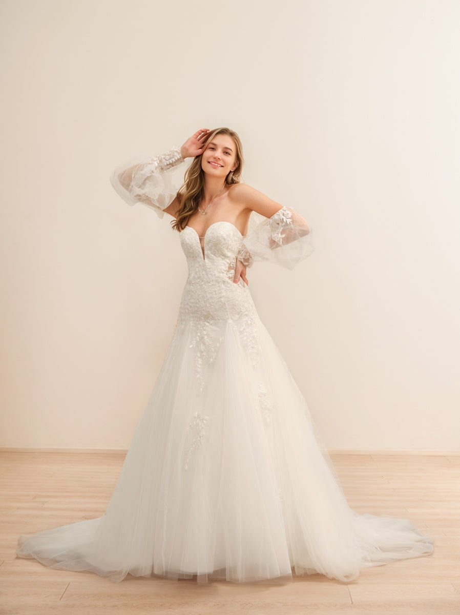 A-Line/Princess Sweetheart Neck Segmented Sleeves Long Wedding Dresses with Appliques BabaMila