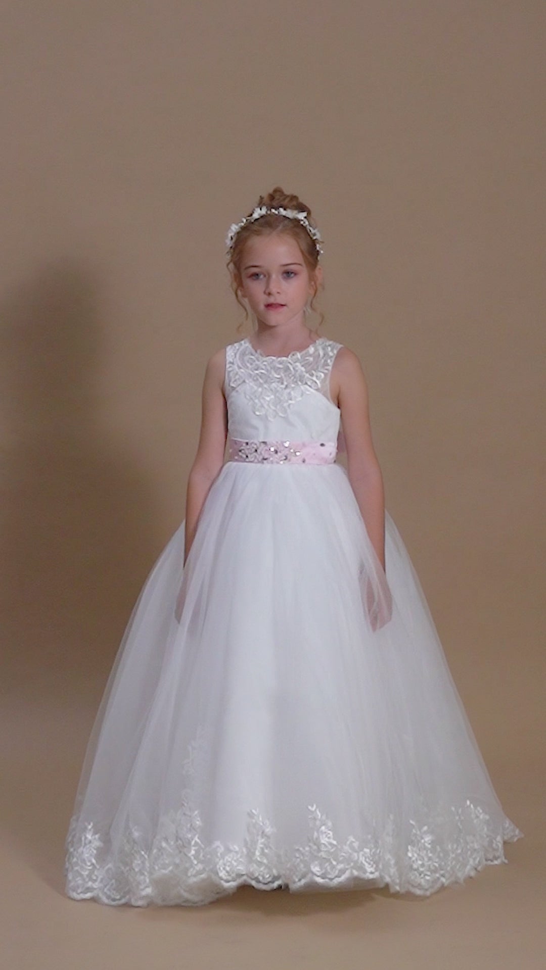 Ball Gown/Princess Sleeveless Scoop Neck Floor-Length Ivory Court Train Lace/Tulle/Satin Flower Girl Dresses/First Communion Dress With Applique and Beads Belt Gidiondress