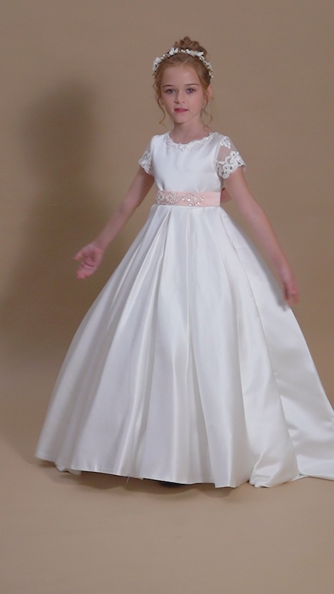 Ball Gown Short Sleeve Scoop Neck Sweep Train Floor-Length Lace/Tulle/Satin Flower Girl Dresses/First Communion Dress With Beads Belt/Appliques Girls Gidiondress