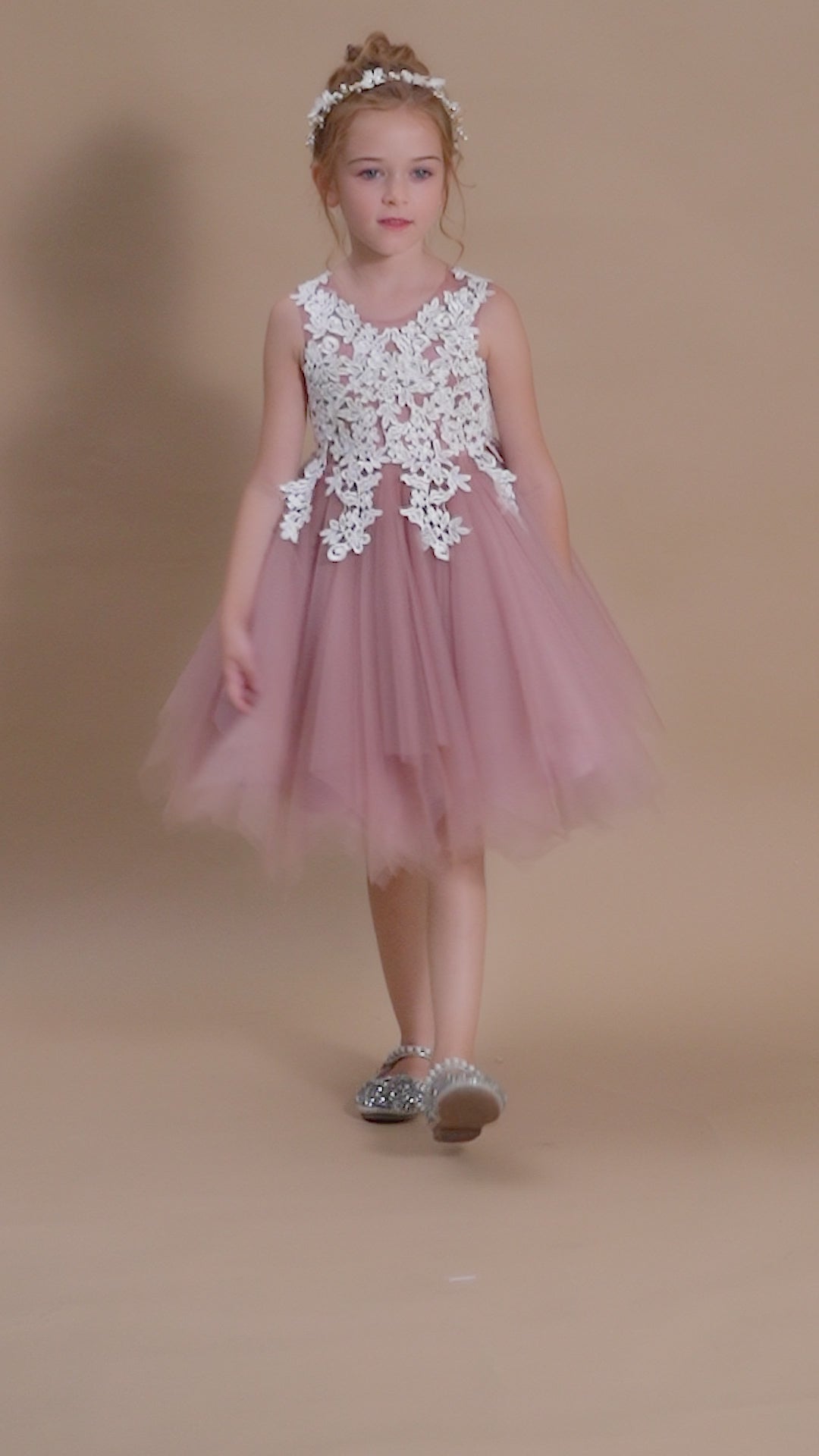 Sleeveless Scoop Neck Knee-Length Tulle Flower Girl Dresses/Girls Birthday Dresses With Appliques Gidiondress